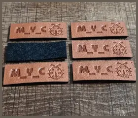 Termo suni deri etiket modellerimiz, uygun fiyat ve prestijli görünümle ürünlerinize değer katar